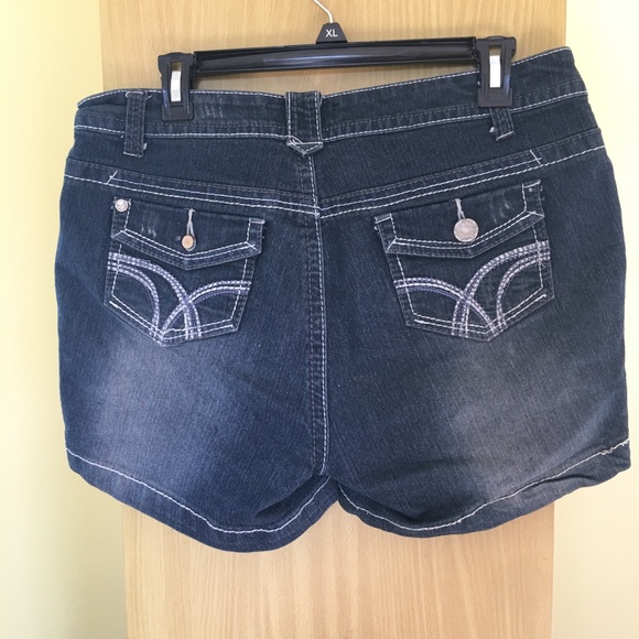 Eighty Eight Perfect Jean shorts - Picture 4 of 6
